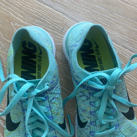 Nike Women Shoes - Picture 4 of 6